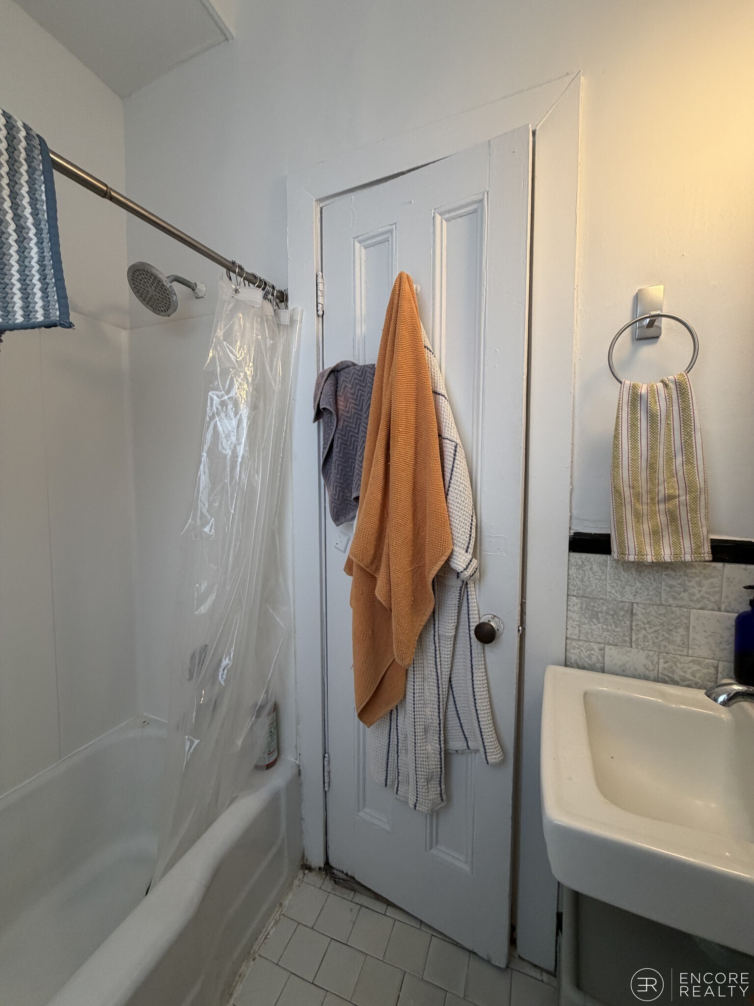 Building Photo - 16 Davis Ave