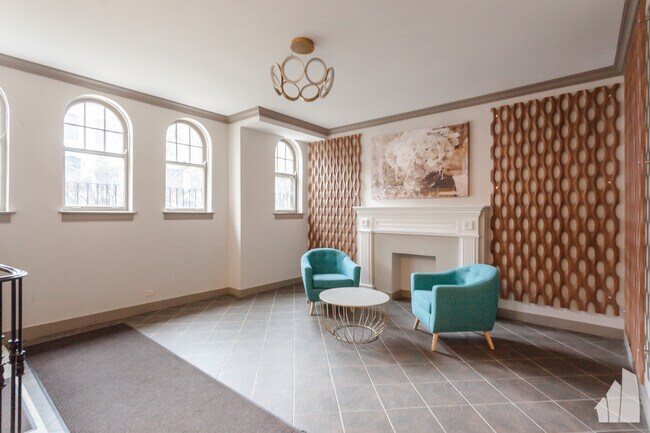 Building Photo - 1824 N Lincoln Park W