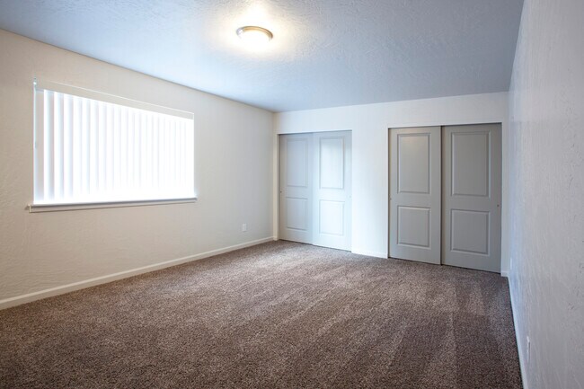 Building Photo - 3027 N Sherwood Dr