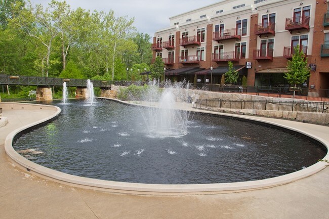 Creekside - 116 N High St