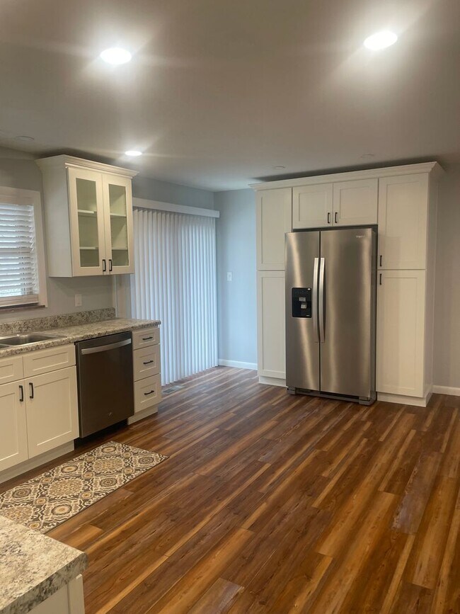 Building Photo - Knoxville 37918 - 3 bedroom, 1.5 bath home in Halls - Contact Lisa Vineyard and Shannon Russell (...