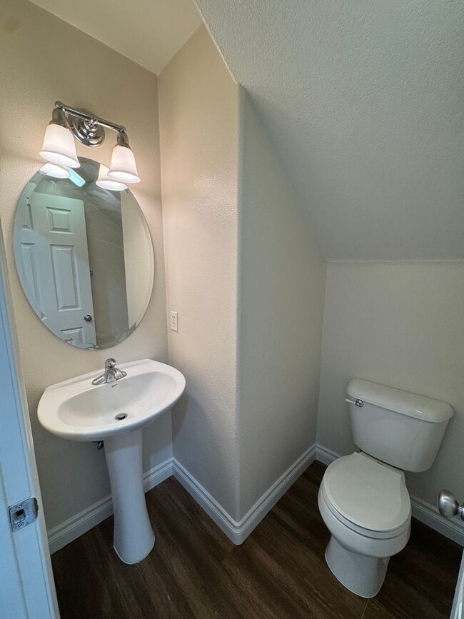 Building Photo - Stunning Home in a Desirable Gated Community