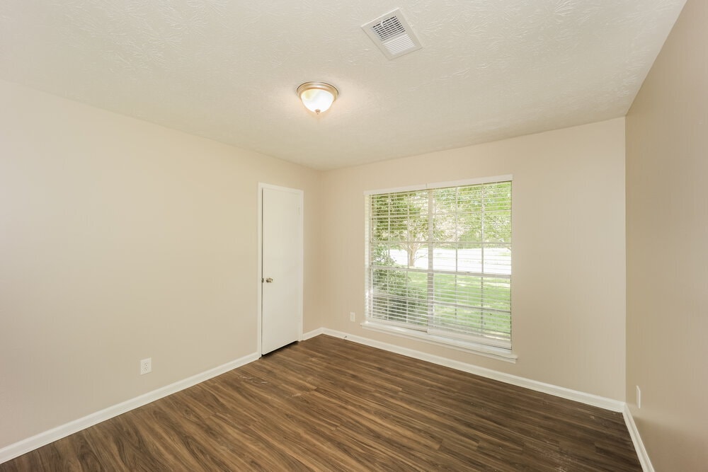 Building Photo - 156 Meadowlark Ln