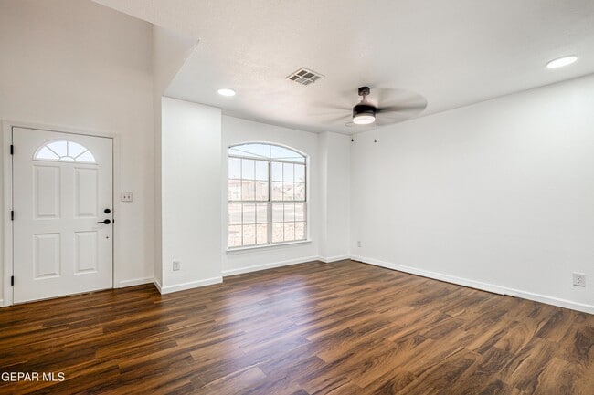 Building Photo - 7600 Plaza Redonda Dr