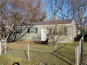 Building Photo - 1406 W 39th St