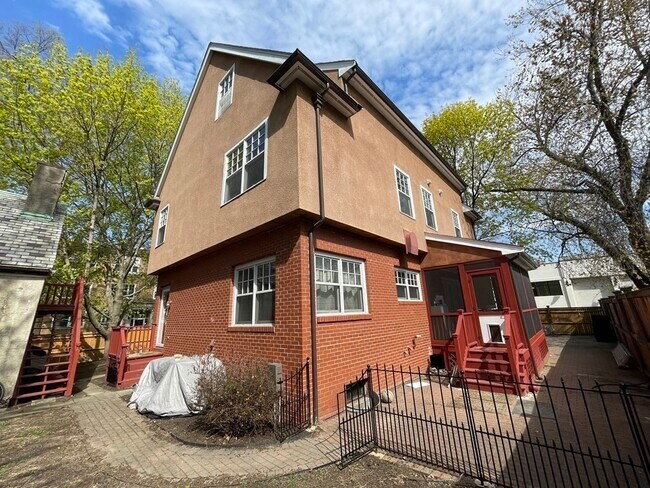 Building Photo - 155 Amory St
