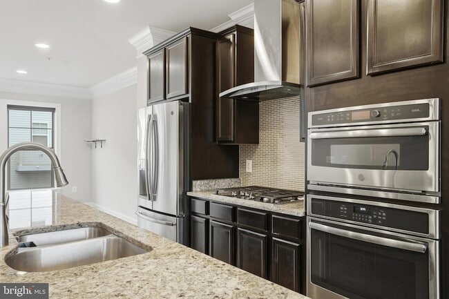 Building Photo - 14325 Potomac Heights Ln