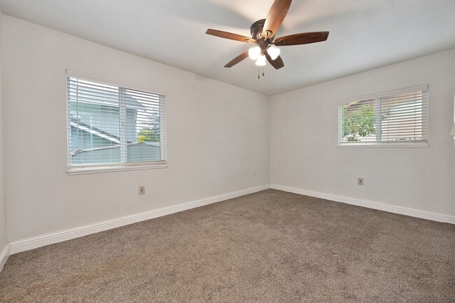 Building Photo - Charming 3 Bedroom, 2 Bath Home Close to Town