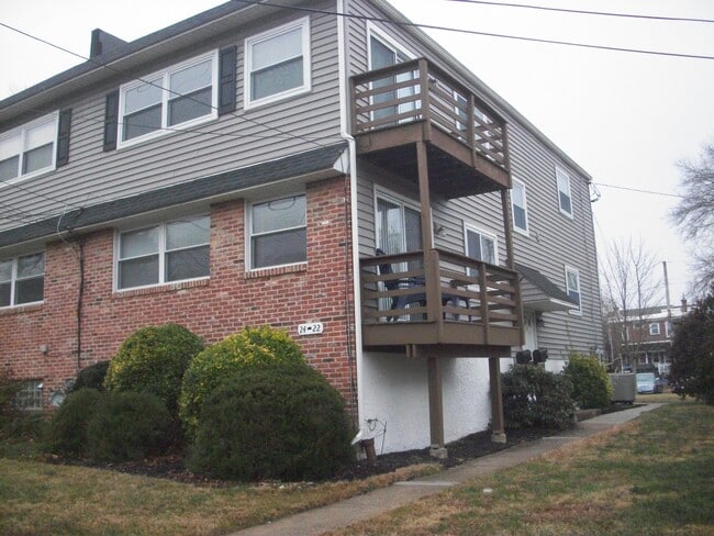 Building Photo - 22 E 6th St