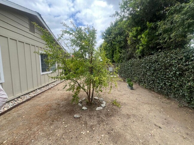 Building Photo - 17430 Gledhill St