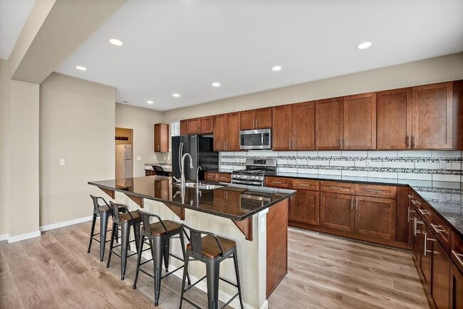 Building Photo - Spacious Spanaway Home w/ A/C & 5 Bedrooms...