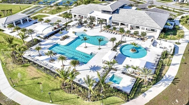 Building Photo - 5243 Rivo Alto Cir