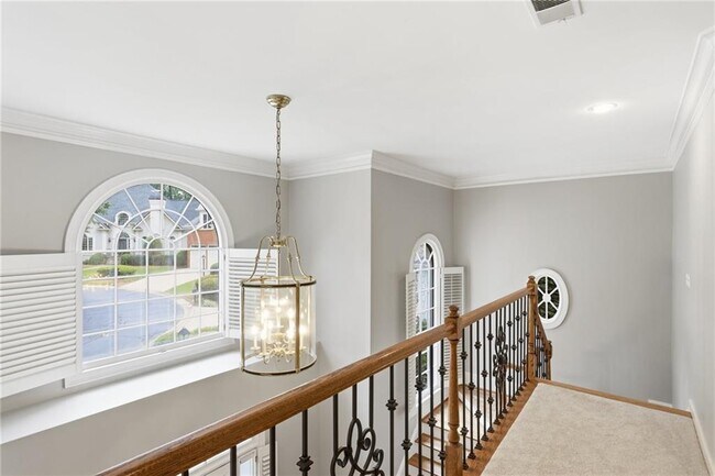 Building Photo - 4563 Fountain Dr NE