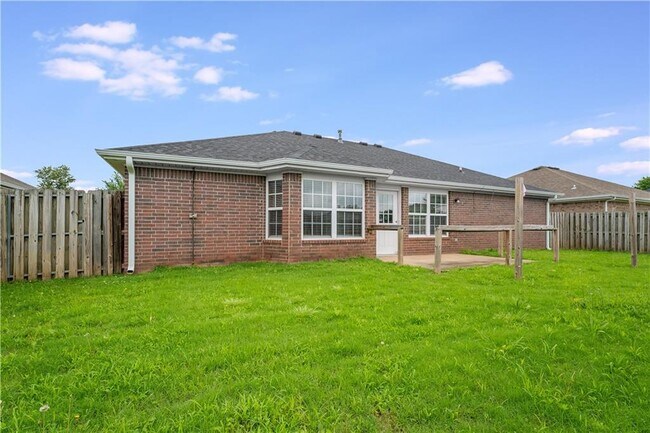 Building Photo - 3509 SW Carriageway Ave