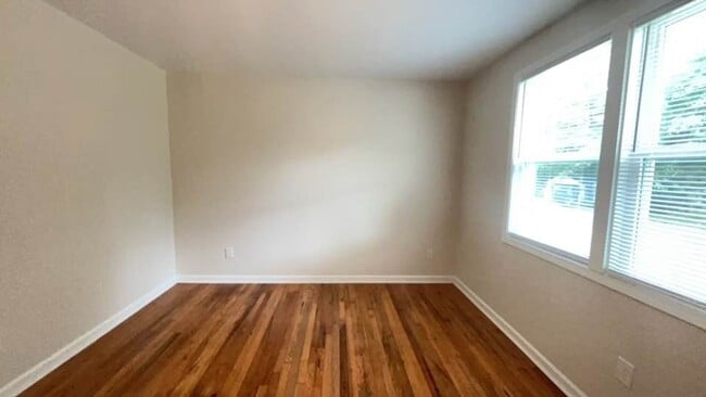 Building Photo - Convenient Columbia Living – Renovated Duplex Near Two Notch & Forest Dr