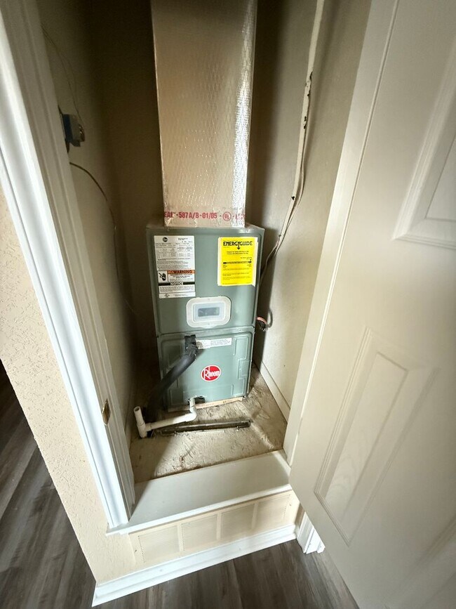 Building Photo - 212 Janelle Dr