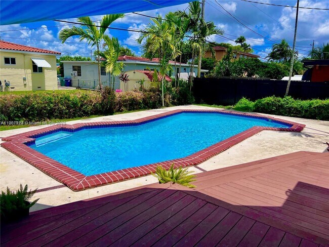 Building Photo - 8431 SW 28th St