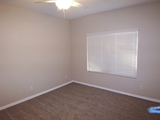 Building Photo - 1406 W Emerald Ave