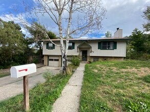 Building Photo - Four Bedroom Family Home Near Needham