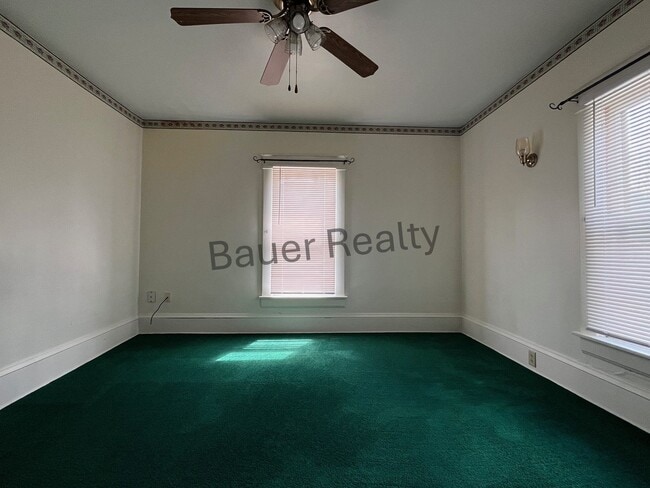 Building Photo - Three Bedroom Near Brookside Park
