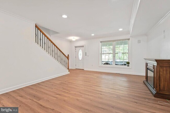 Building Photo - 2433 3rd St NE