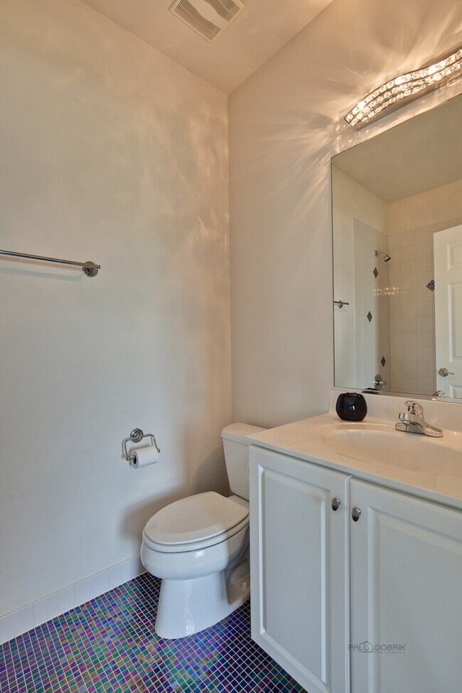 Building Photo - 8 Turnbury Ct