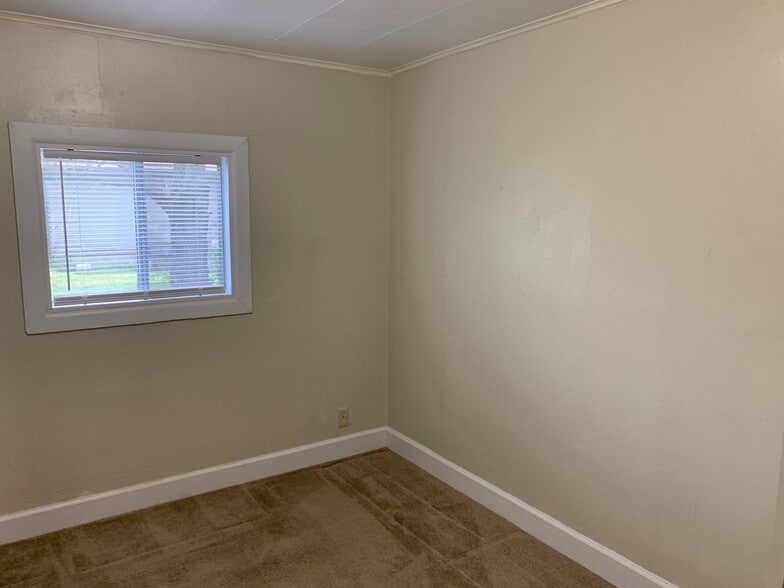 Building Photo - 1311 S 3rd Ave