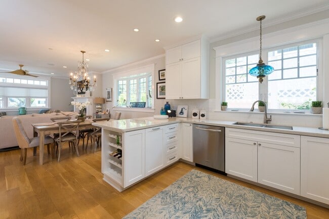 Building Photo - Four-bedroom home in the heart of the Village, offered furnished long-term lease. Ideally located...