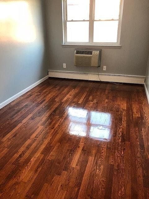 Building Photo - "Charming 3-Bedroom Oasis with 2 Full Bath...