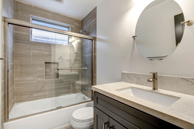 Building Photo - 917 5th St