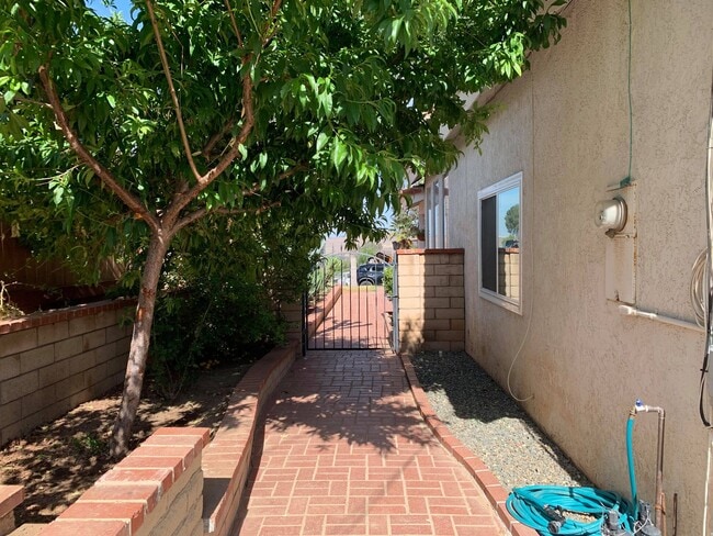 Side Gate - 20305 Klyne St