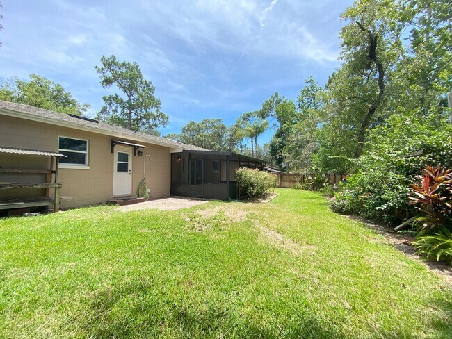 Building Photo - Wekiva home ready for move in! 3B/2B, 2 se...