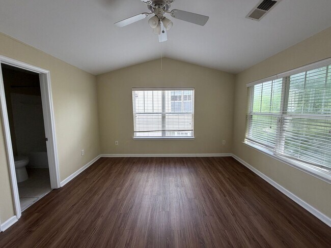 Building Photo - 1615 Elmwood Ct