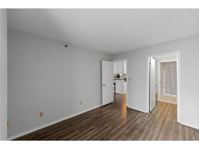 Building Photo - 433 S 7th St