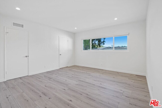 Building Photo - 16210 Bertella Dr