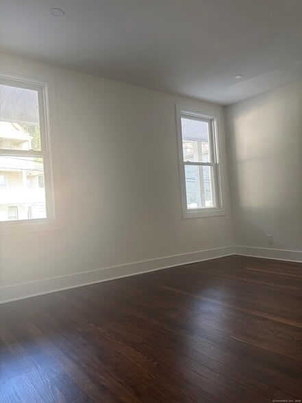 Building Photo - 19 N Spring St