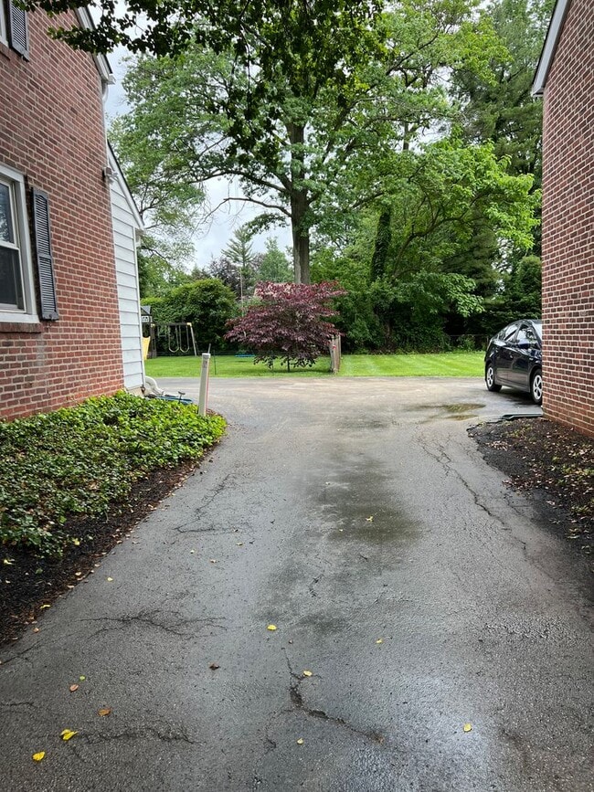 Building Photo - Stunning 4-Bedroom Single Family Home in P...