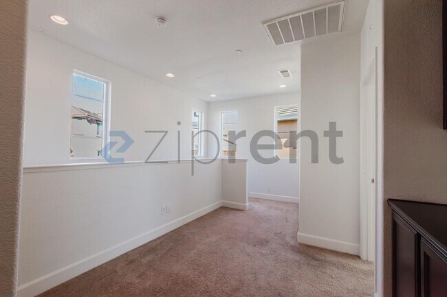 Building Photo - 873 Willow Bridge Dr