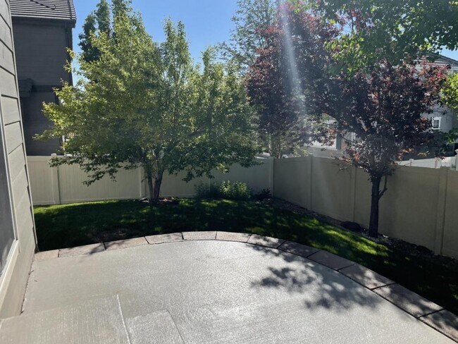 Building Photo - 12965 Banyon Cir