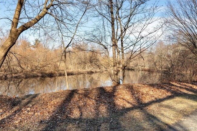 Building Photo - 4 Consulate Dr