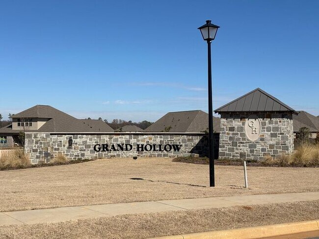 Building Photo - MOVE IN SPECIAL-3 bedroom with study/flex/office/keeping room