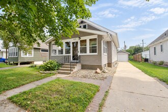 Building Photo - 610 Lyndale St