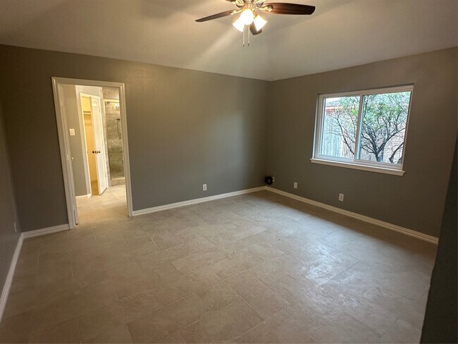 Building Photo - 501 Cindyrella Dr