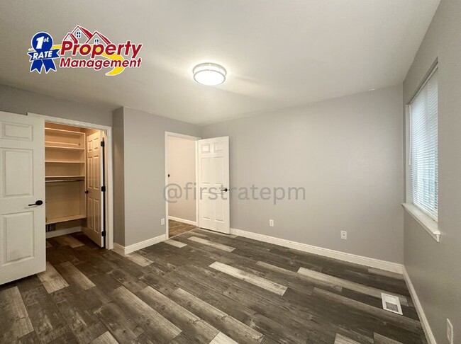 Building Photo - 10042 W Garverdale Ln