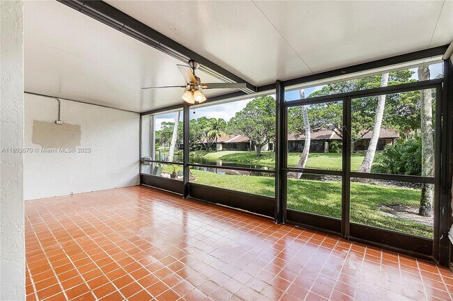 Building Photo - 398 Fern Dr