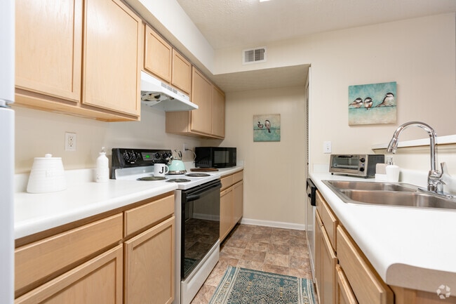 1BR, 1BA - 750SF - Willow Oaks Apartments