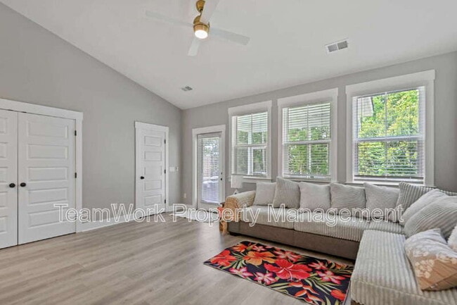 Building Photo - 7763 Park Gate Dr