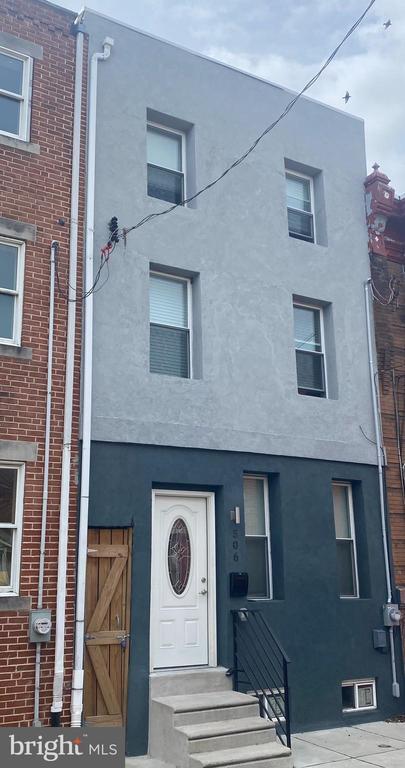 Building Photo - 506 Titan St