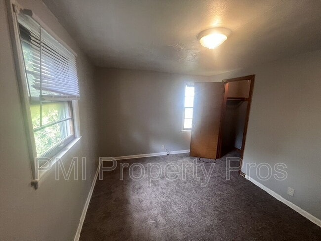 Building Photo - 4566 N 28th St