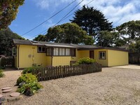 Building Photo - Adorable Two Bedroom in Pacific Grove!